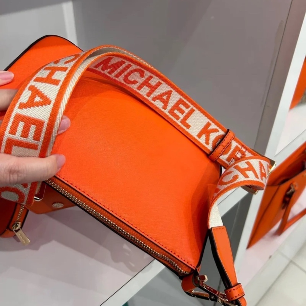 New Michael kors purse jet set crossbody with attach mk poppy - Picture 3 of 5